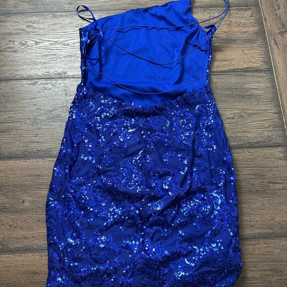 Elegant Blue Sequin Dress - Picture 2 of 4